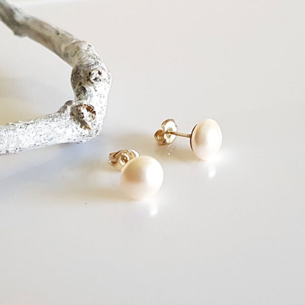 Ivory Pearl Stud Earrings 136
