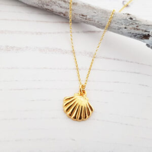 Shell Charm Gold Pendant 450